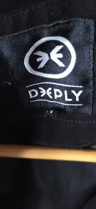 Blusão preto da Deply - 14 anos / S