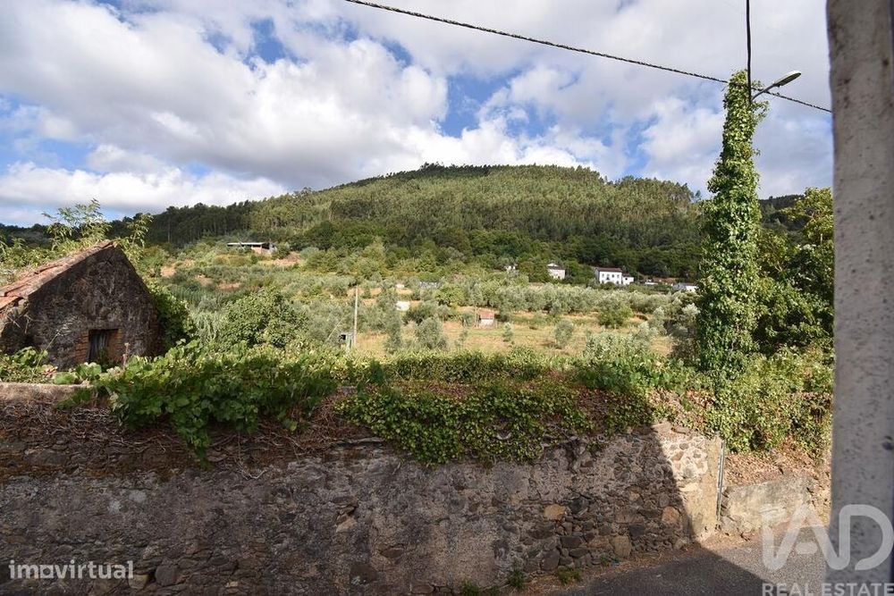 Casa tradicional T3 em Miranda do Corvo de 220,00 m2