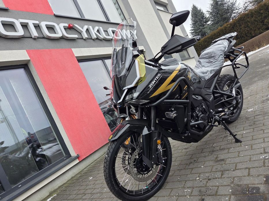 Zontes 703F 3 kufry Halogeny Quickshifter opony Michelin Kamery grzane Manetki