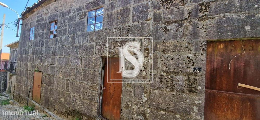 Moradia para Restaurar T3 situada em Campos, UDF de Ruivães e Campos,