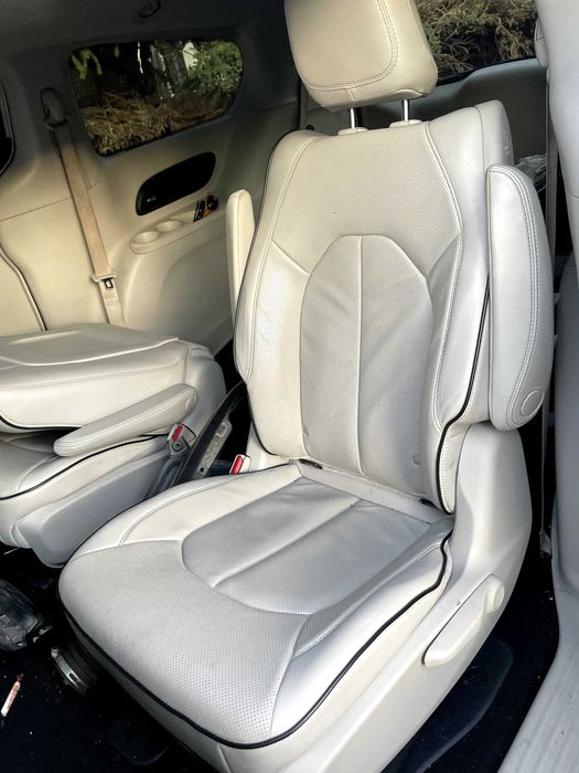 Chrysler Pacifica 17- Fotel kierowcy Limit DVD wentyl kompletny HYBRYD