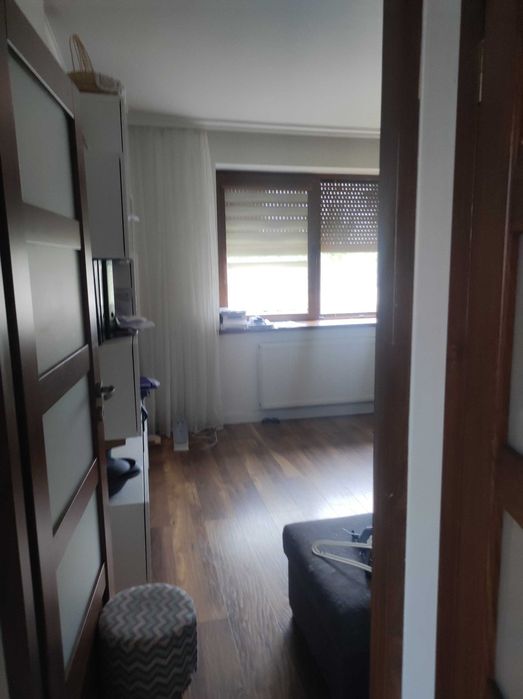 Przestronny dom do wynajęcia w spokojnej okolicy - komfort i spokój.