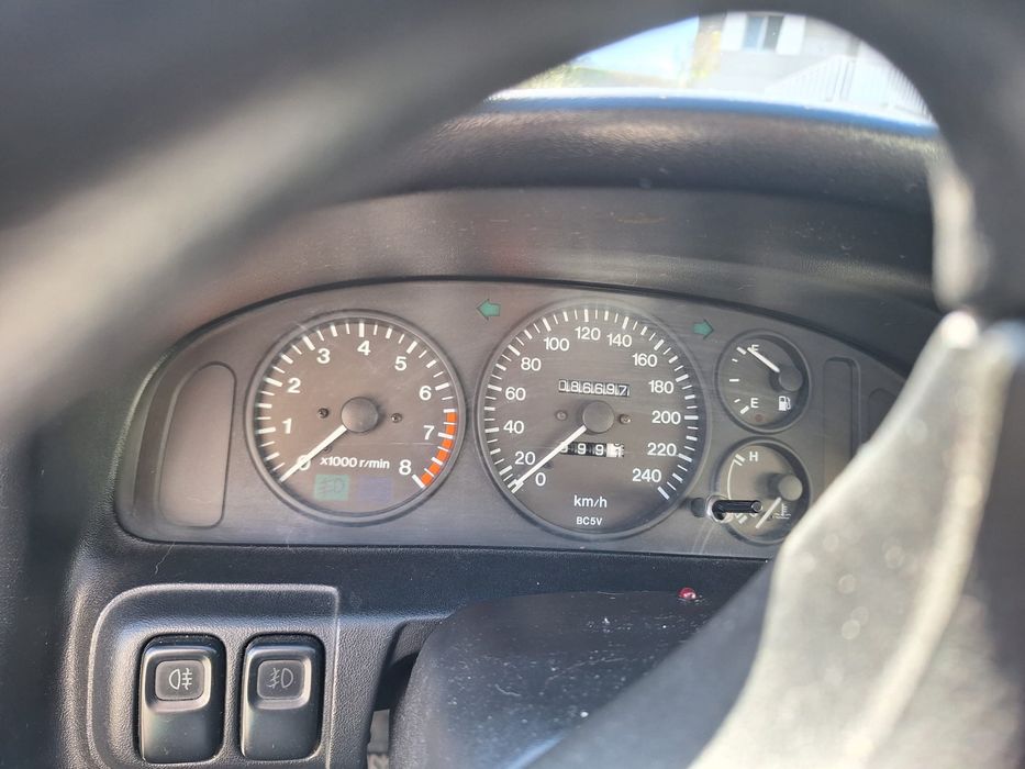 Mazda 323 1.5 16v