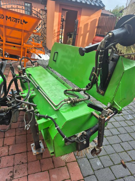 Etesia 124D kabina pług zamiatarka