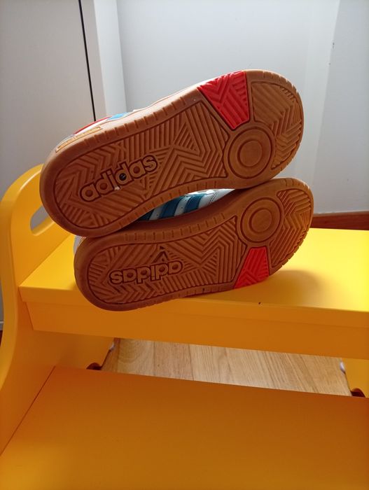 Vendo tênis Adidas   criança n32
