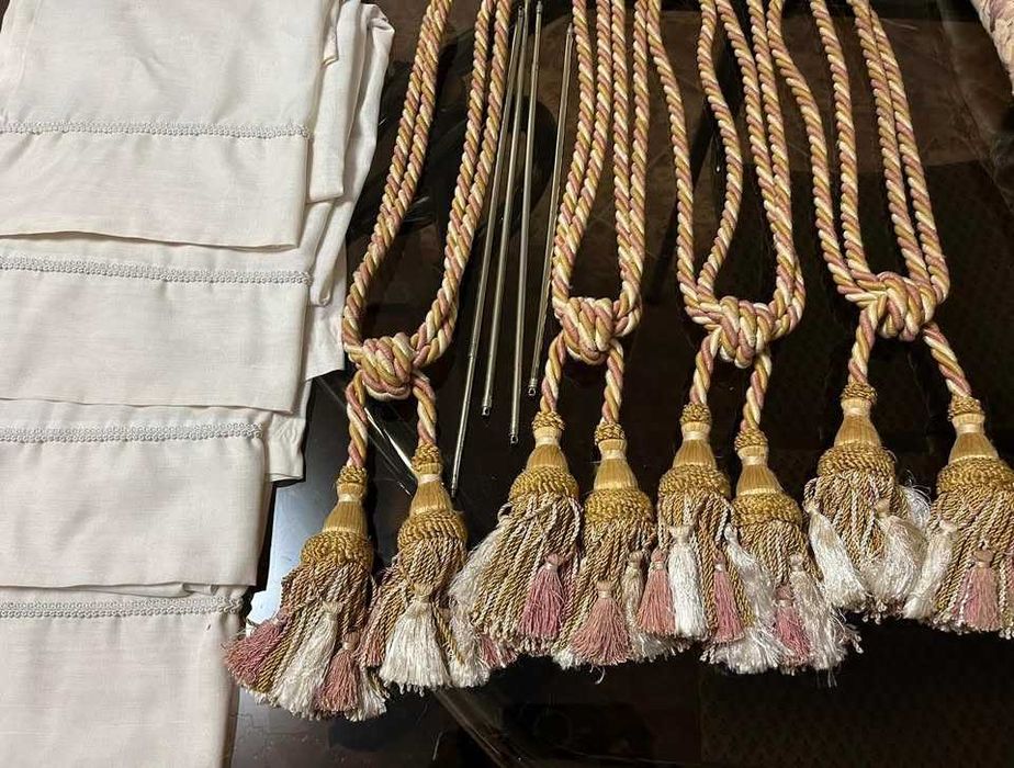 Conjunto Luxuoso de Cortinados em Linho Adamascado Antigo – Como Novos