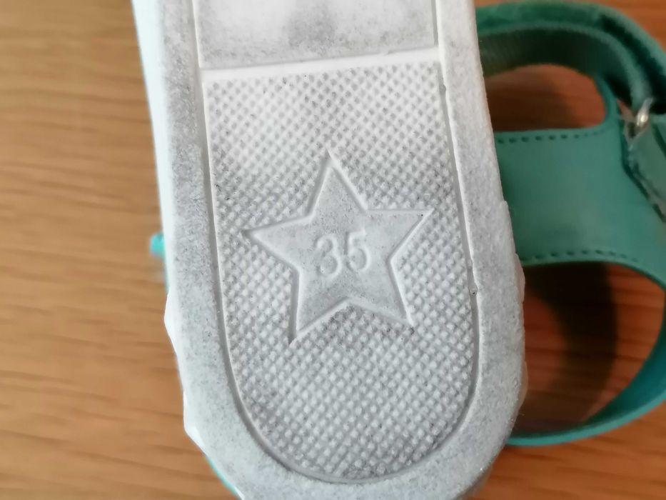 Sandały na koturnie dla dziewczynki r.35