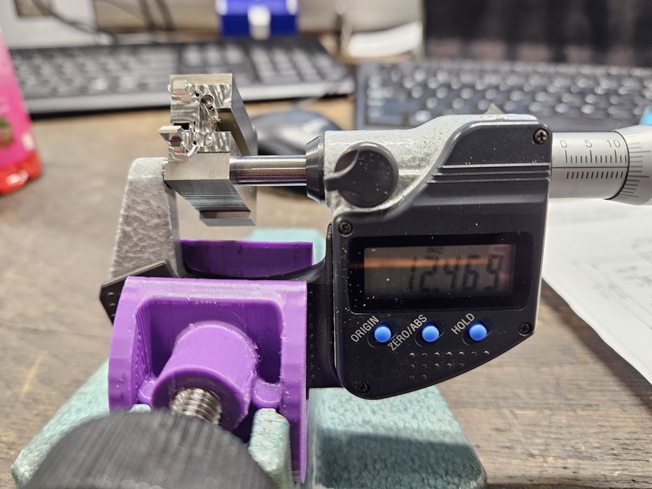 Mocowanie mikrometru zamiennik plastikowego elementu.