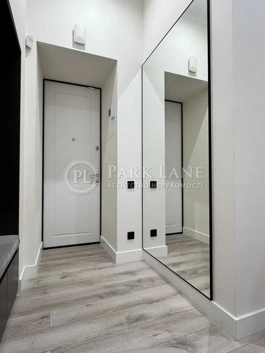 Продаж квартири в історичному центрі, ремонт до револ.