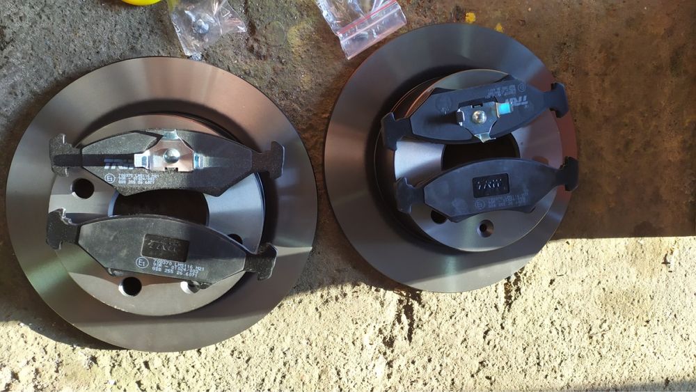 Тормозные диски+колодки Форд эскорт,орион