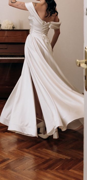 Продам весільну сукню