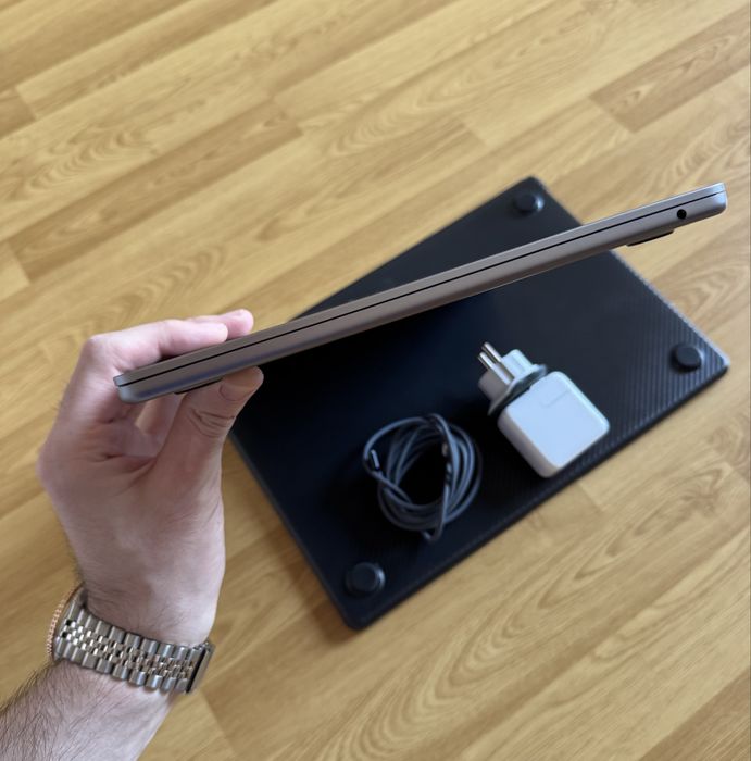 MacBook air 15 m2 8/256 2023 (73 цикли, 98% батарея)