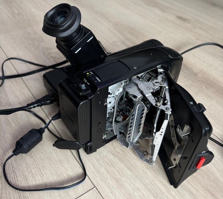 Kamera camera analogowa Grundig LC 550 SC Torba bateria kasety ladowar