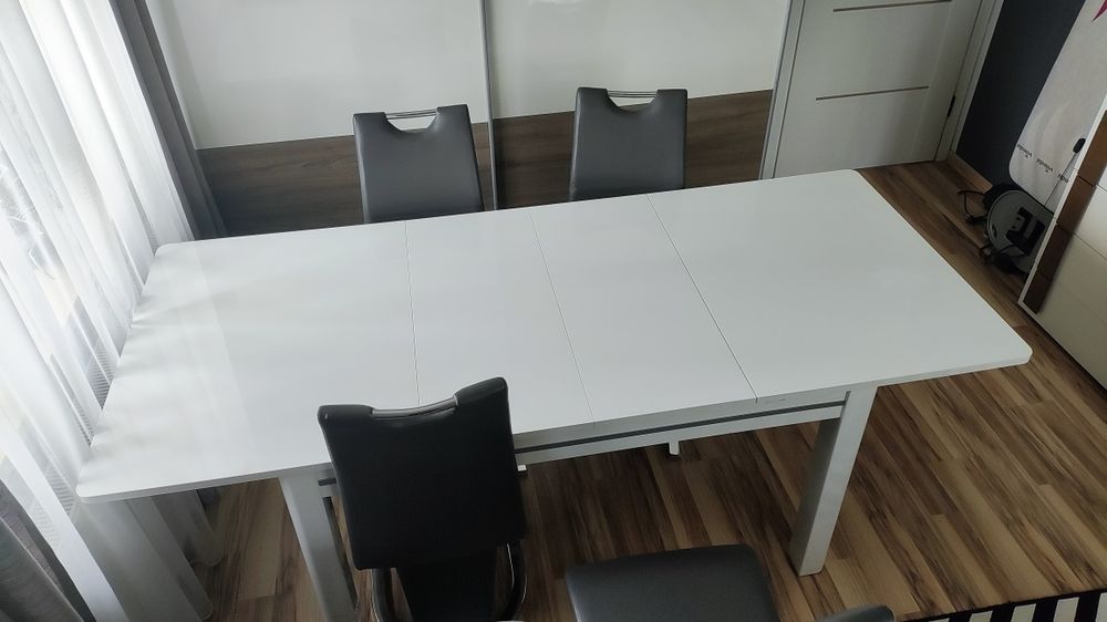 Biały stół rozkładany na wysoki połysk 90x136–210 cm + krzesła GRATIS