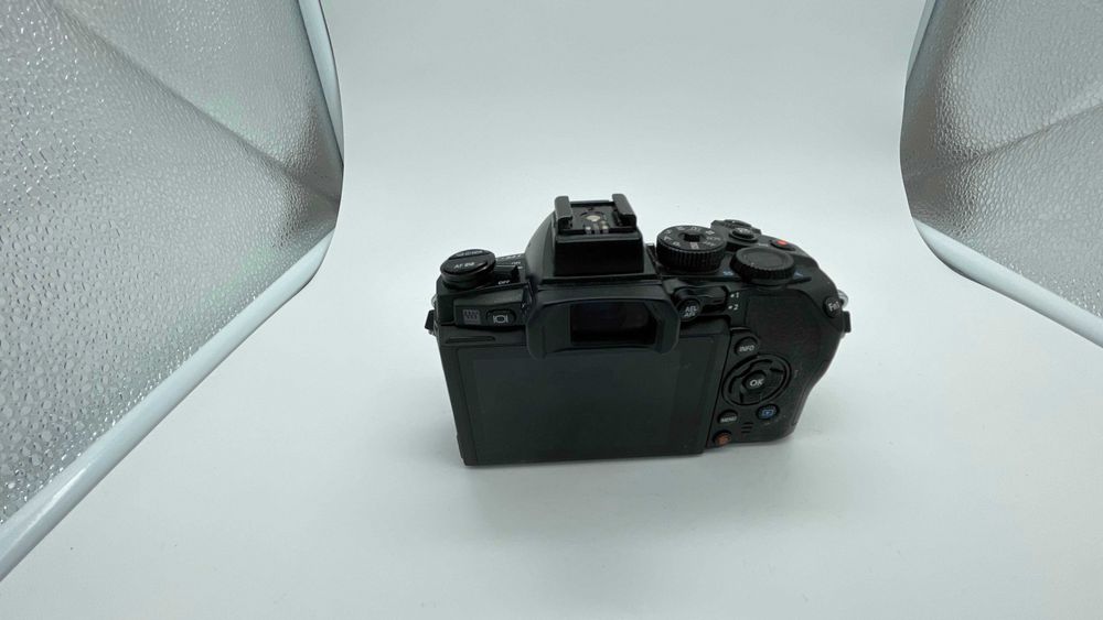 APARAT OLYMPUS OM-D E-M1 MK1,GVario 14-42mm f/3.5-5.6, dużo akcesoriów