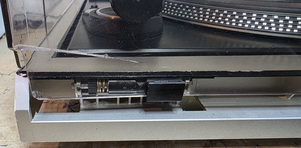 Gramofon. DUAL  CS 506-1