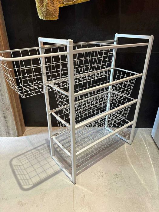 biały regał z koszami  IKEA JONAXEL