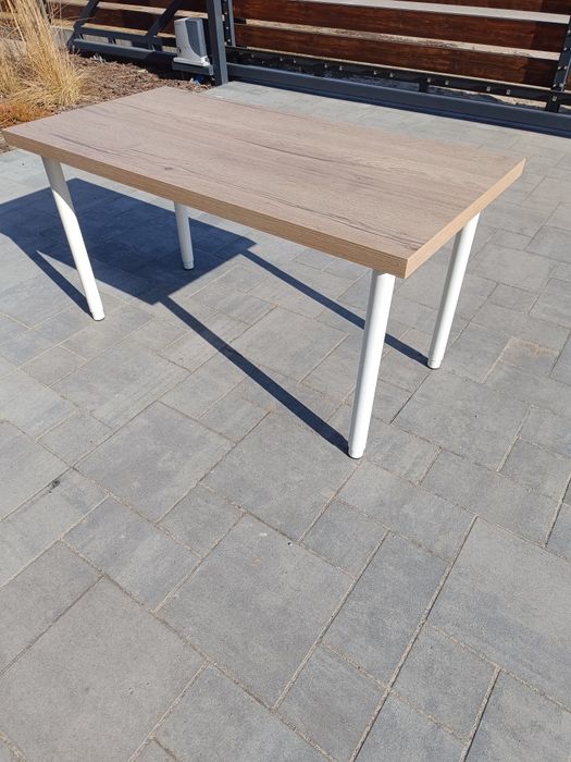 Stolik biurko stan idealny,solidny,  regulowane nogi