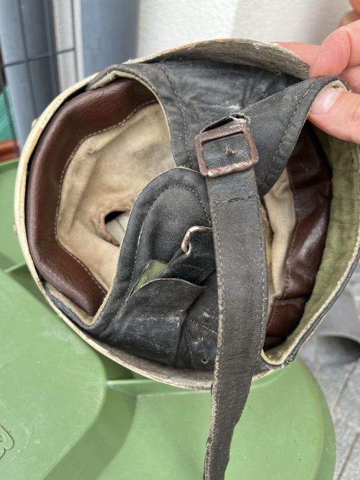 Kask PRL typu orzeszek