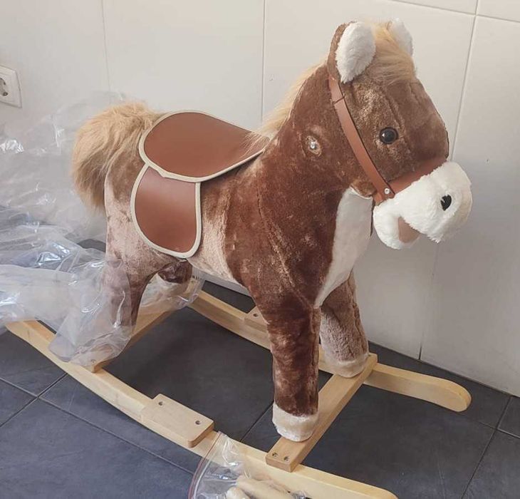 Cavalo Baloiço para Crianças