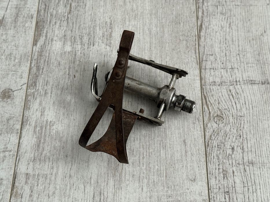 P10	Pedał Campagnolo Super Record prawy USZKODZONY!