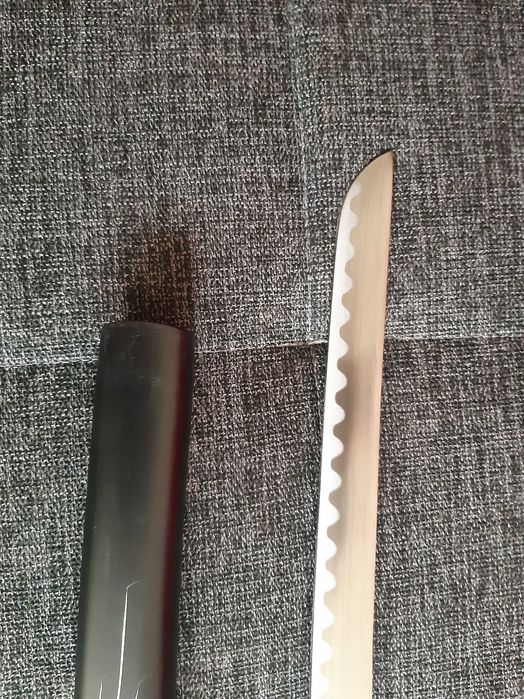 Miecz samurajski katana, czarny, metalowy, lekko naostrzony