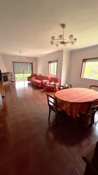 Moradia T4 independente na Lage, concelho de Vila Verde.