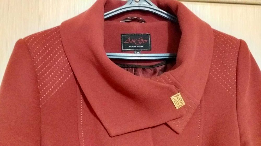 Пальто осіннє продам