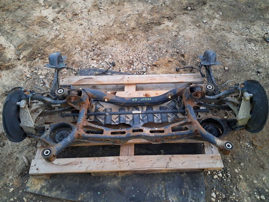 VW Passat B7 belka tył tylna wózek sanki kołyska zwrotnica wahacz