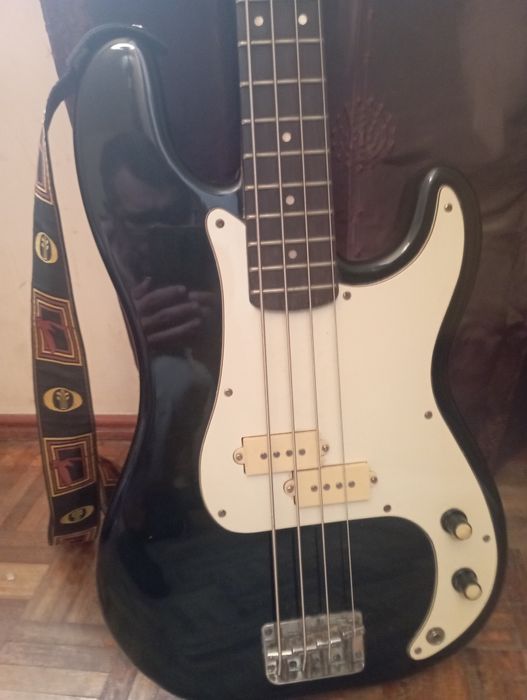 Baixo em boas condições