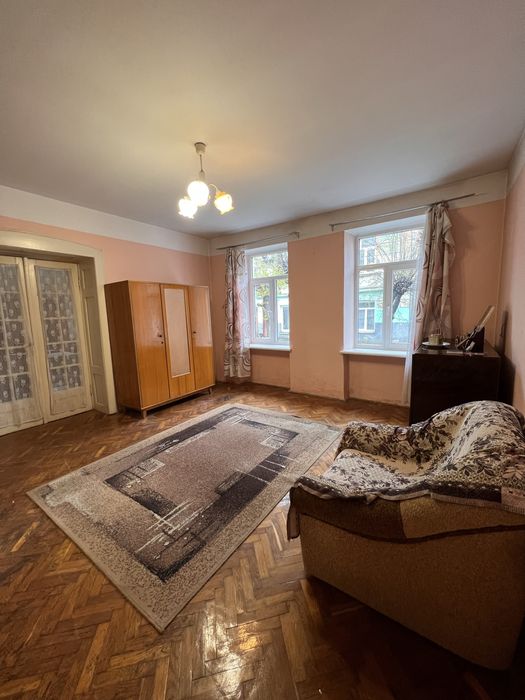 Продаж будинку по вул. Козачука