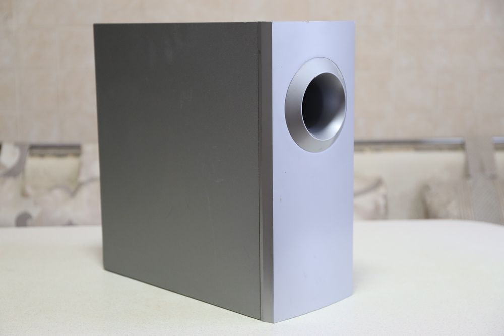 Universum  subwoofer  DR 4020  60 wat
