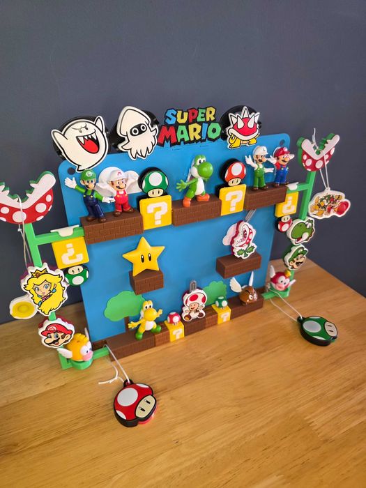 Super Mario Kinder Joy półka / stojak na figurki, montaż na ścianę