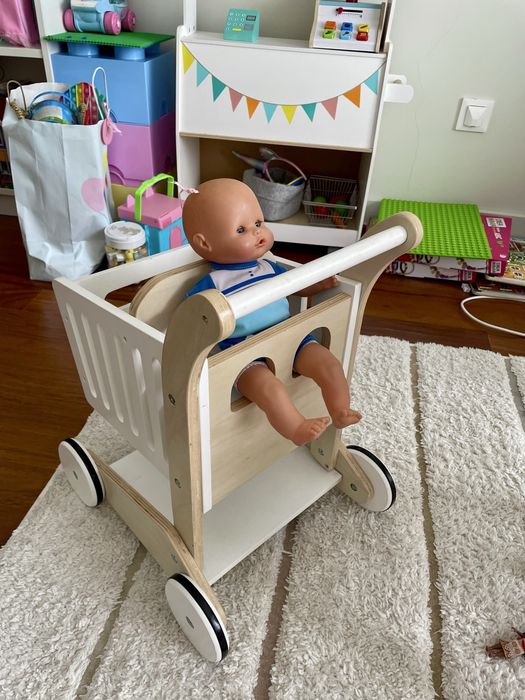 Carrinho de compras em madeira