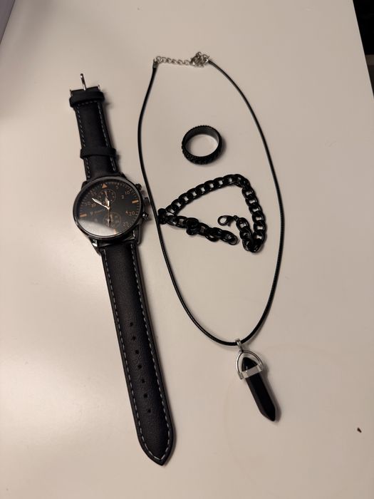 Conjunto Masculino Total Black: Relógio Quartz, Pulseira, Anel e Colar