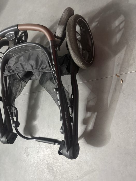 Carro bebe  MAXI-COSI como novo . Usado 3-4 meses