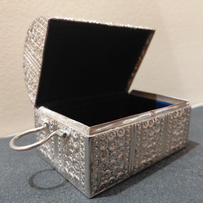 Guarda jóias em casquinha/ prata feito a mão