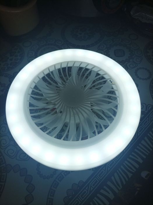 Потолочний LED светільнік с вентилятором та пультом дистанційного керування