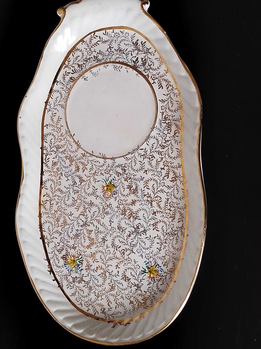 Um prato de decoração ou aperitivos da coleção Alcobaça