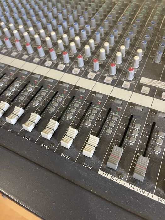 Mesa de som Yamaha MG32/14fx