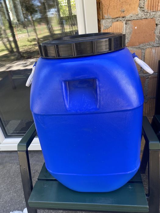 Beczka 60L  , po spożywce ,raz użyta ,solidna .