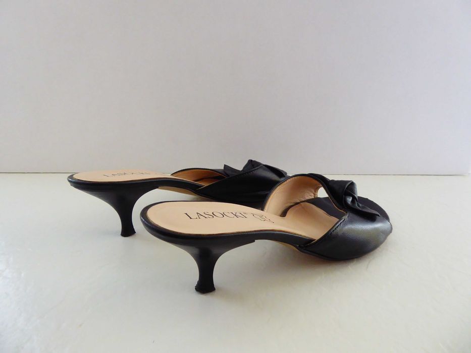 Czarne klapki damskie skórzane Lasocki z  kokardką r. 38