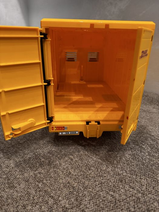 Машинка Bruder фургон Mercedes Sprinter DHL