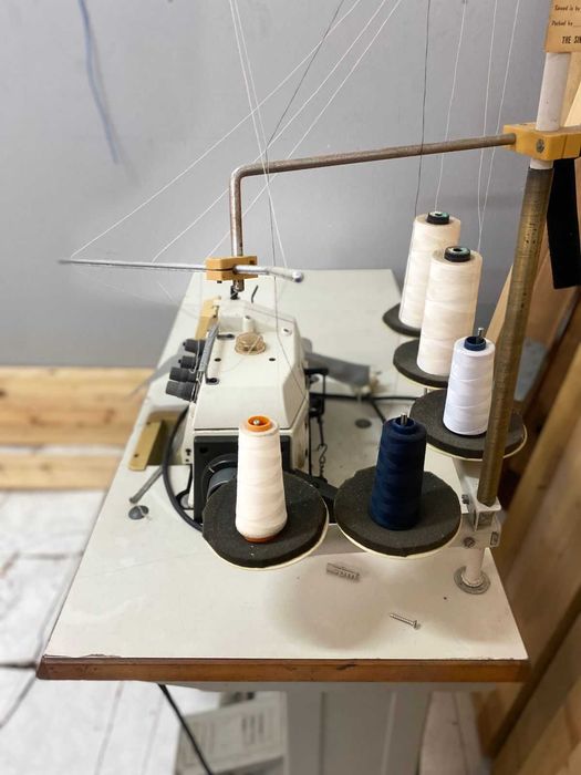 Máquina de Costura Industrial Interlock