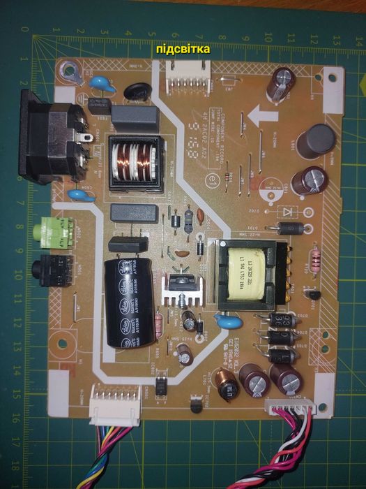 монітор 21,5" iiyama B2282HS на запчастини, матриця розбита