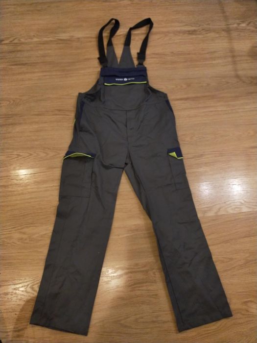 Полукомбінезон новий, "Works wear".
Розмір S, на рост до176см, охват т