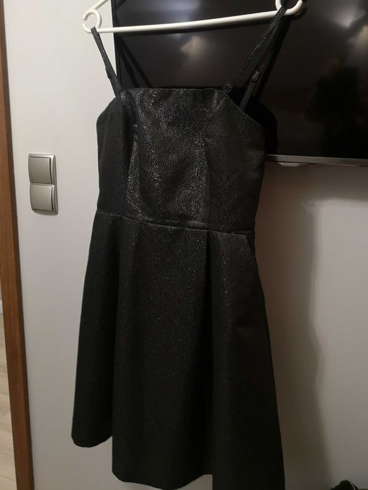 Sukienka elegancka Reserved 38