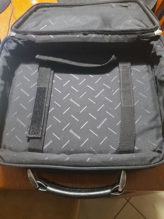 2 Laptopy z matrycami dotykowymi.