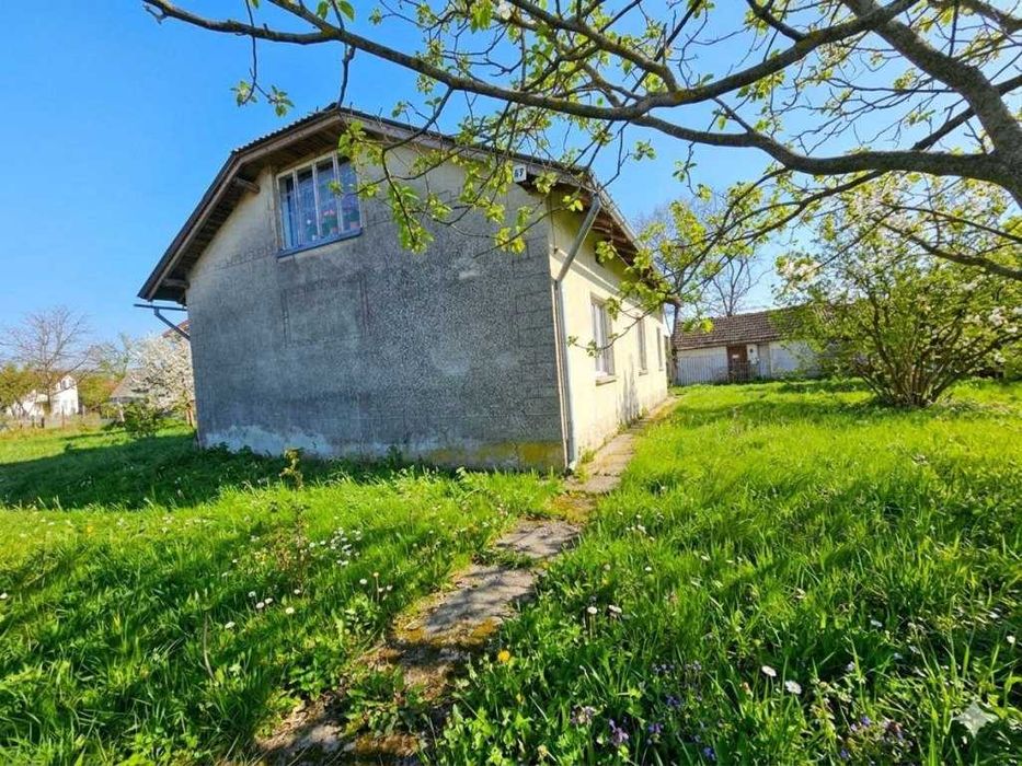 Продається добротний цегляний будинок...