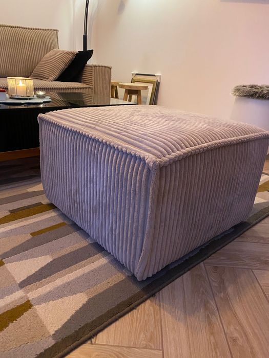 Duża kwadratowa pufa